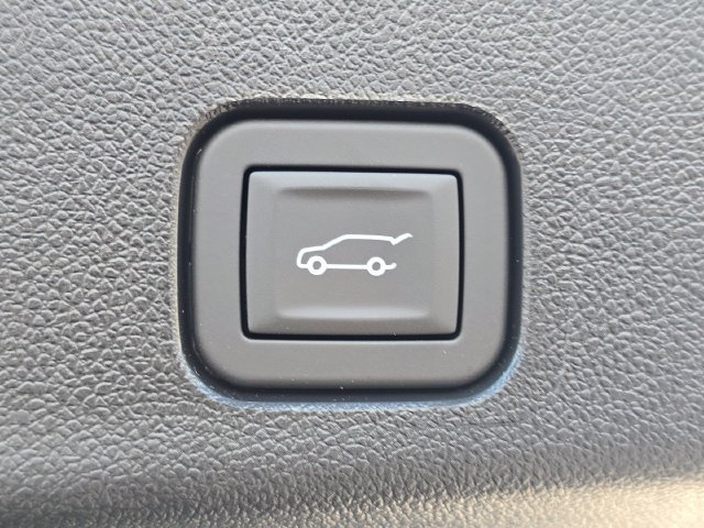 New 2027 Chevrolet Traverse LT w/ Driver Confidence Package FWD image 17