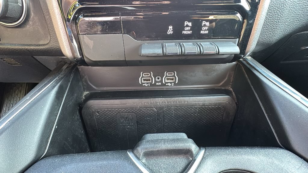 Used 2025 RAM 1500 4x4 Crew Cab image 23
