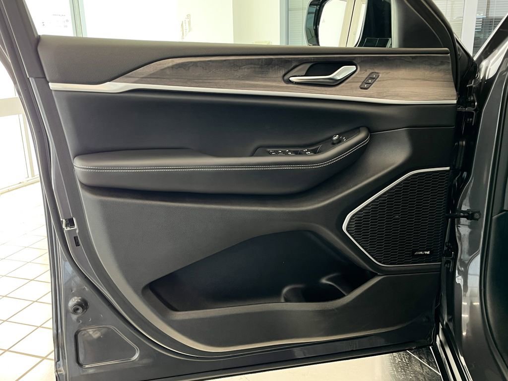 Used 2022 Jeep Grand Cherokee L Limited image 14