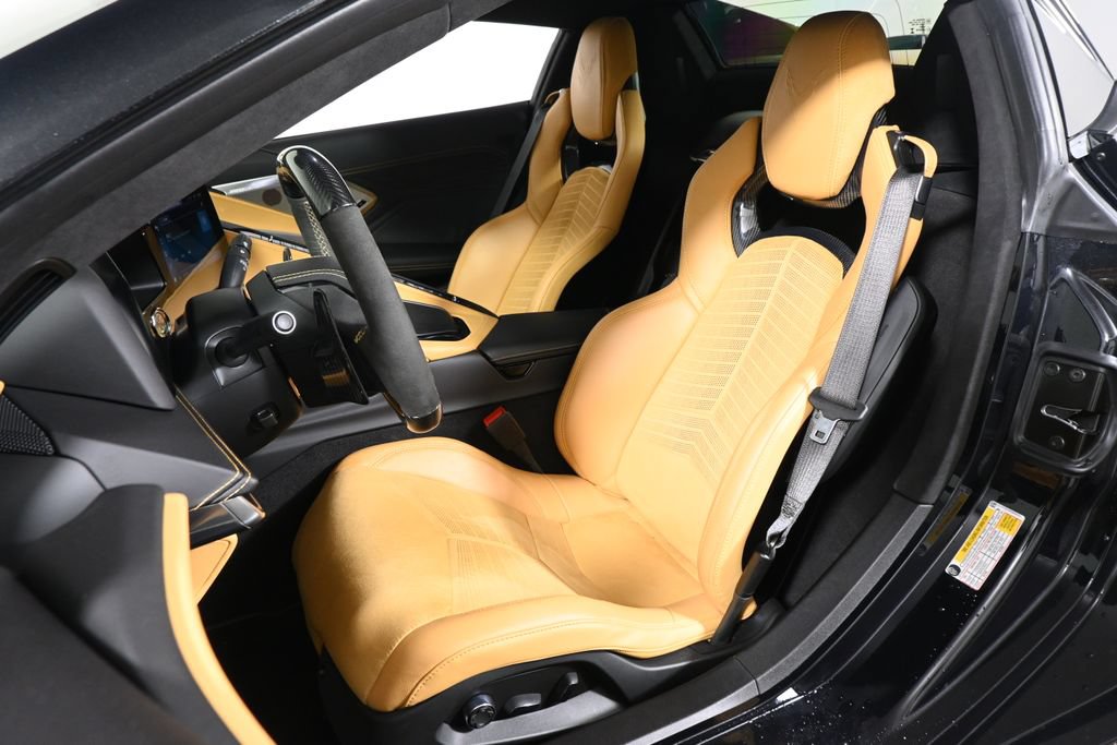 Used 2024 Chevrolet Corvette Z06 w/ Z07 Performance Package RWD image 4
