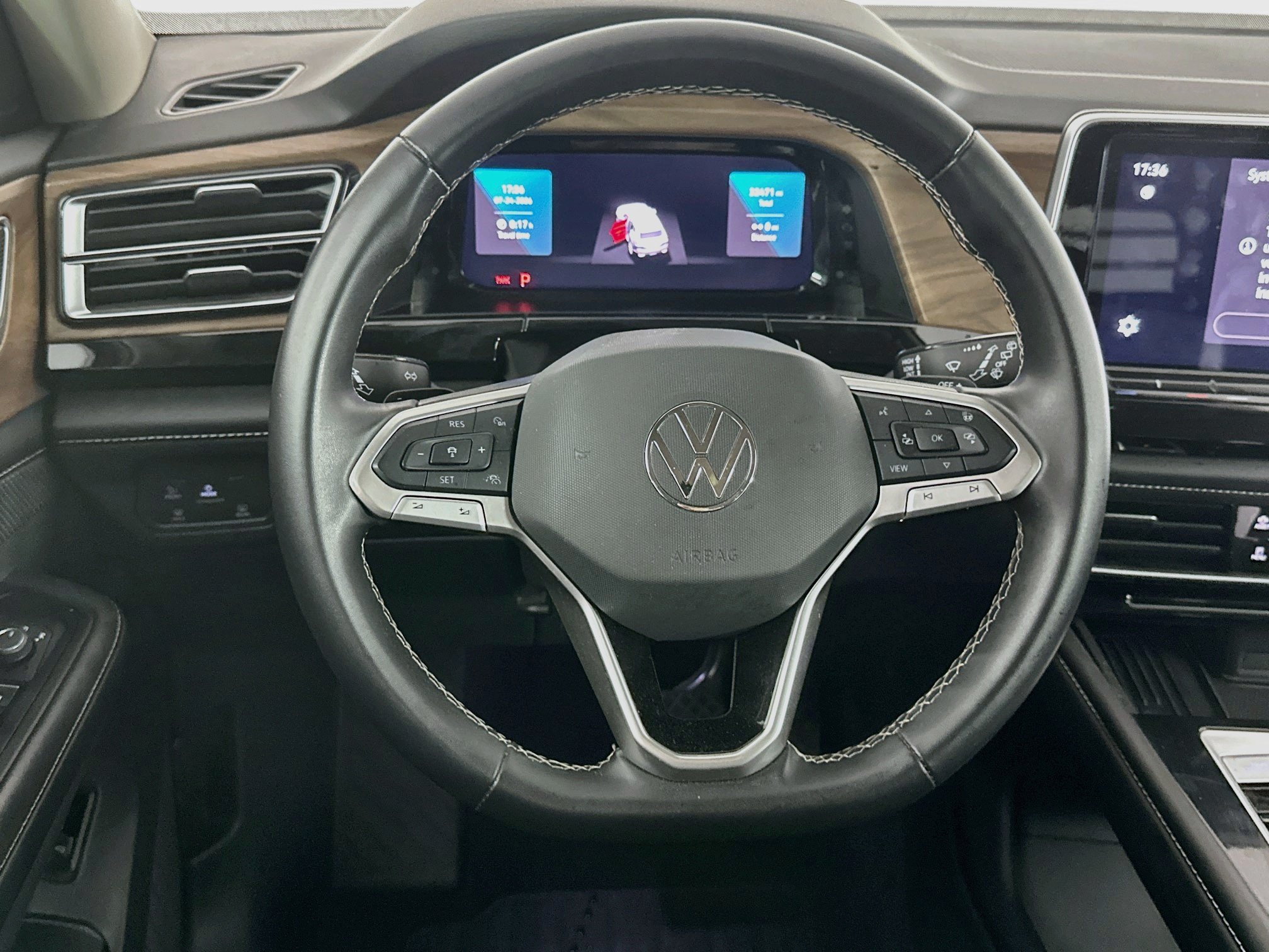 Used 2025 Volkswagen Atlas SE AWD/4WD image 18