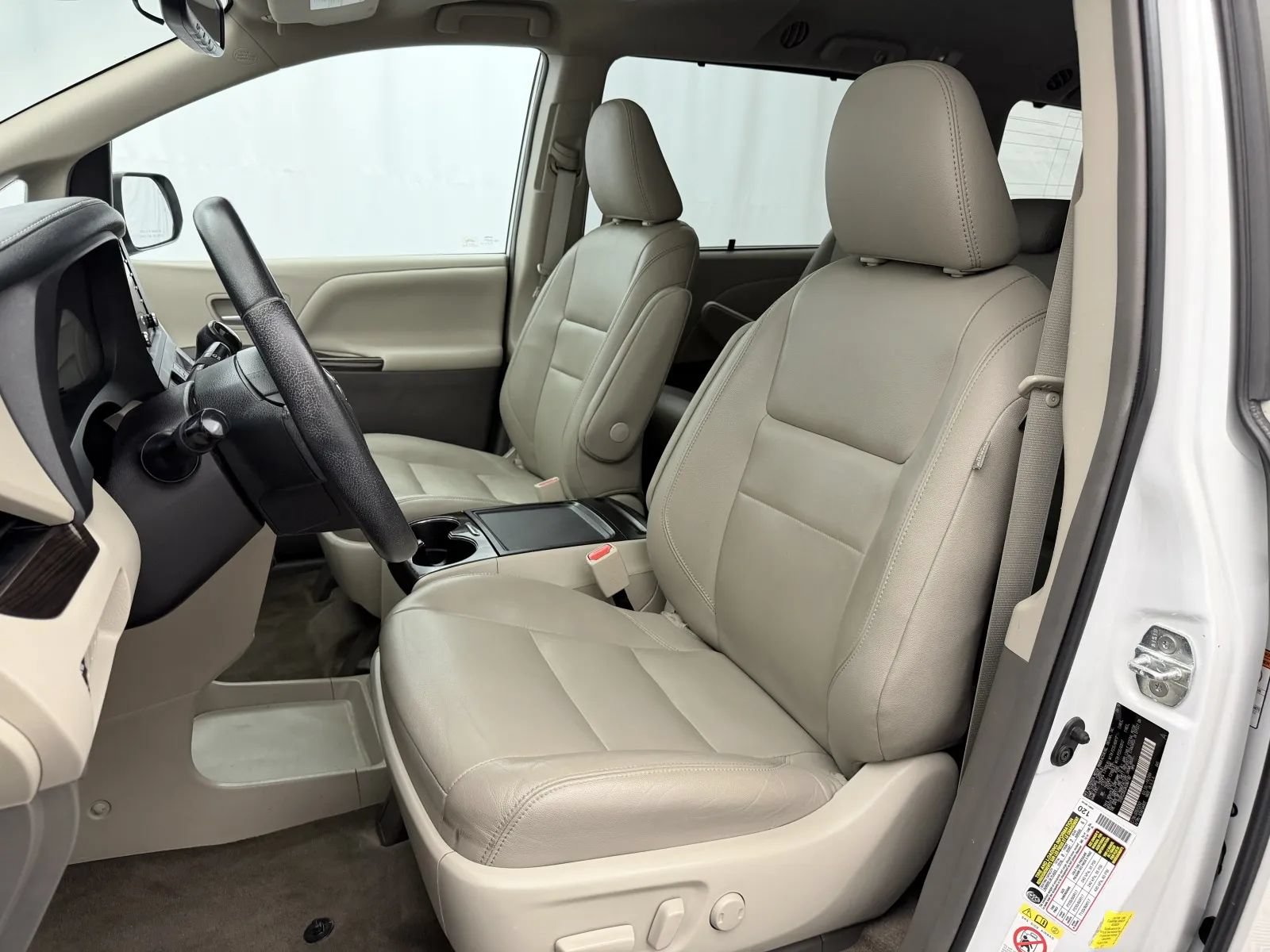Used 2019 Toyota Sienna XLE FWD image 12