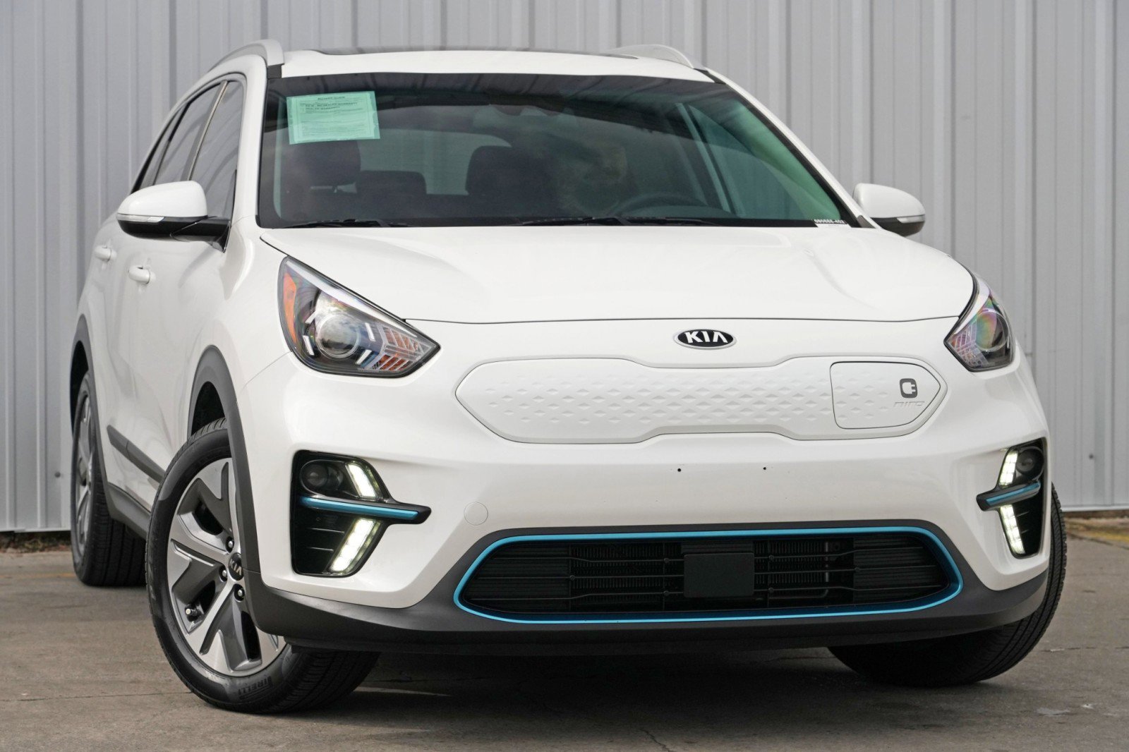 Used 2020 Kia Niro EX Premium w/ Cold Weather Package image 2