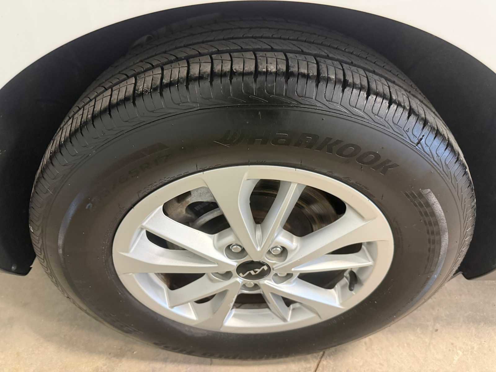 Used 2024 Kia Carnival LX FWD image 13