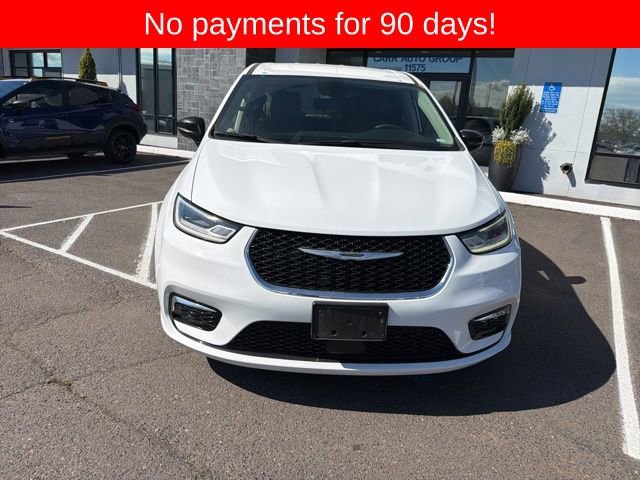 Used 2024 Chrysler Pacifica Select image 2