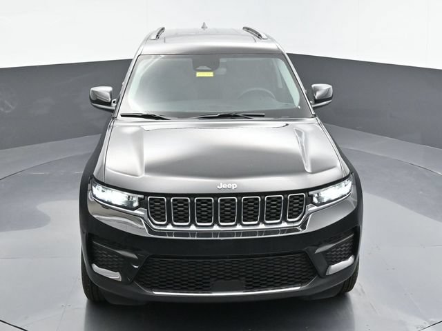 Used 2024 Jeep Grand Cherokee Laredo X AWD/4WD image 32
