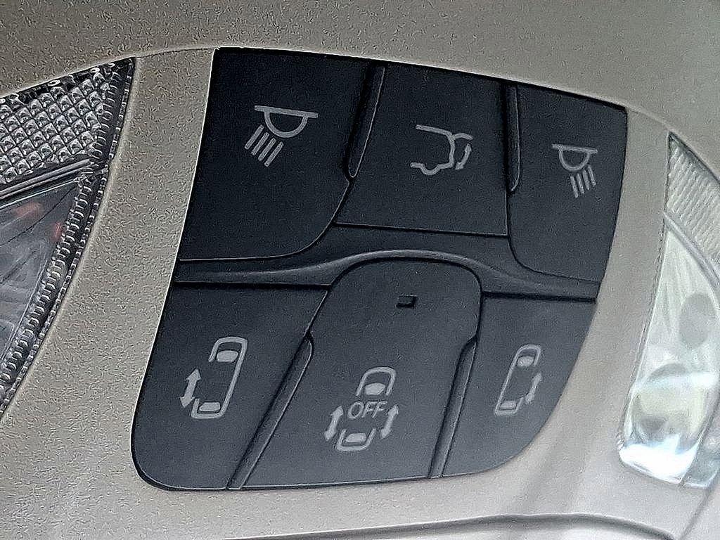 Used 2021 Chrysler Pacifica Limited w/ Premium & Safety Sphere Group image 25