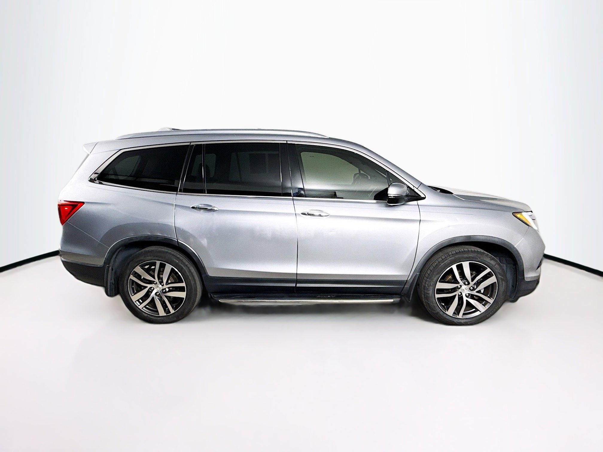 Used 2017 Honda Pilot Elite image 2