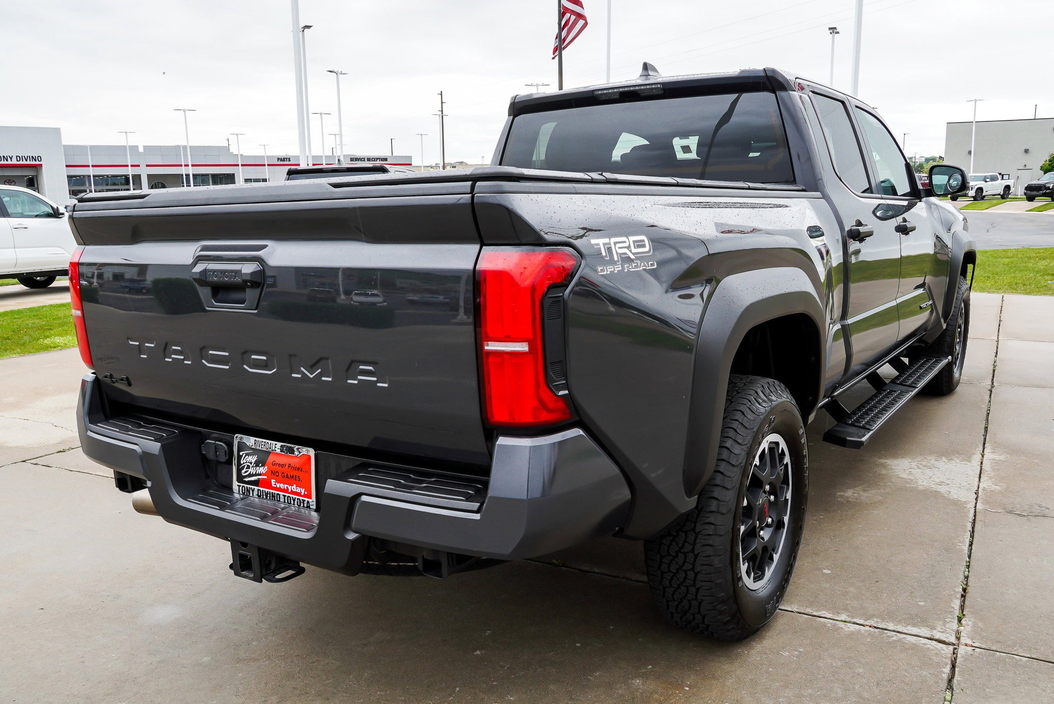 Certified 2025 Toyota Tacoma TRD Off-Road AWD/4WD image 8