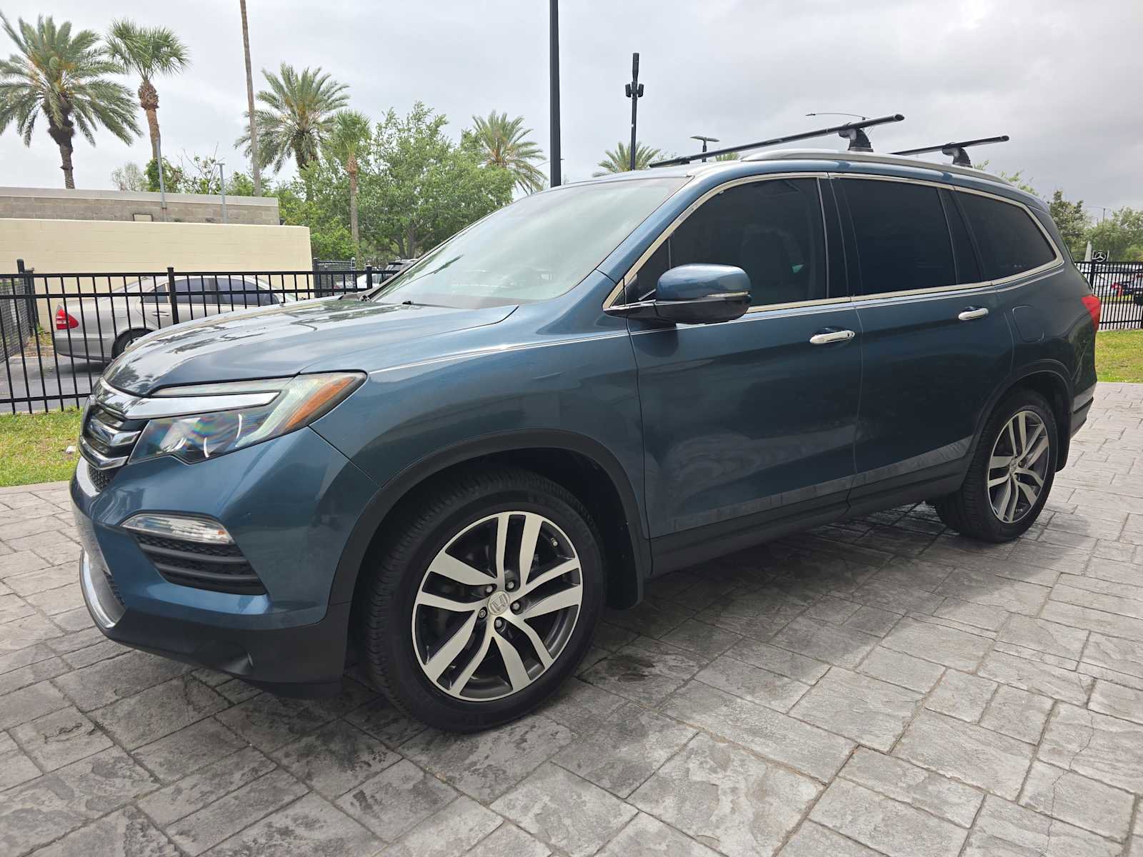 Used 2017 Honda Pilot Touring image 9