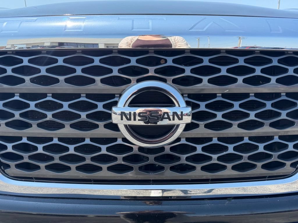 Used 2017 Nissan Titan SV AWD/4WD image 6
