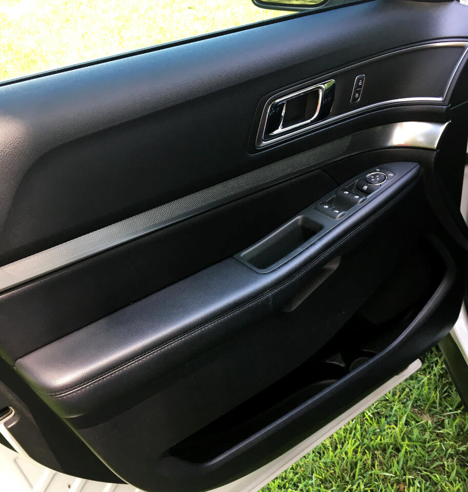 Used 2019 Ford Explorer XLT w/ Equipment Group 201A image 11