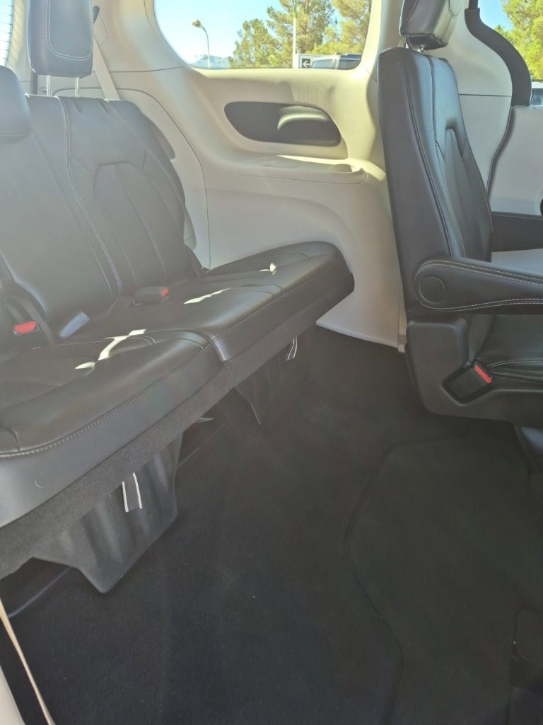 Certified 2024 Chrysler Pacifica Touring-L image 38