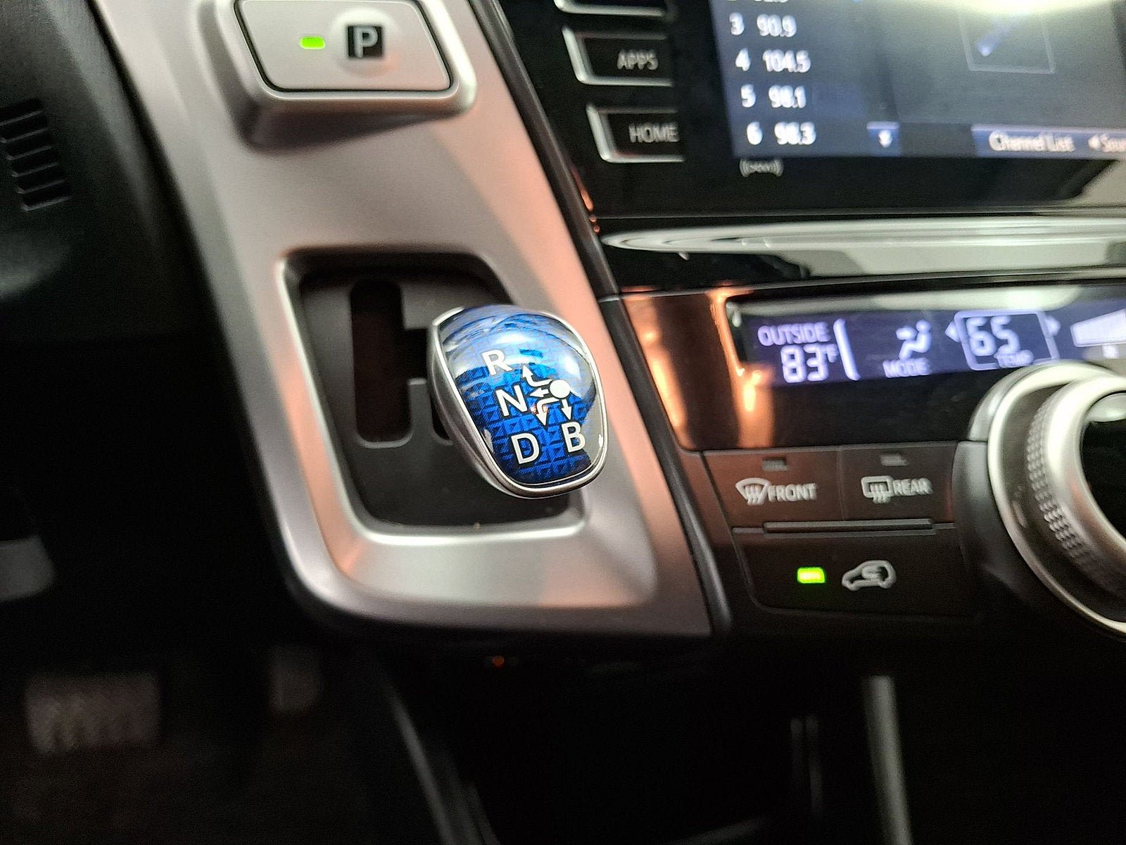 Used 2017 Toyota Prius V Four w/ Carpet Mat Package FWD image 4