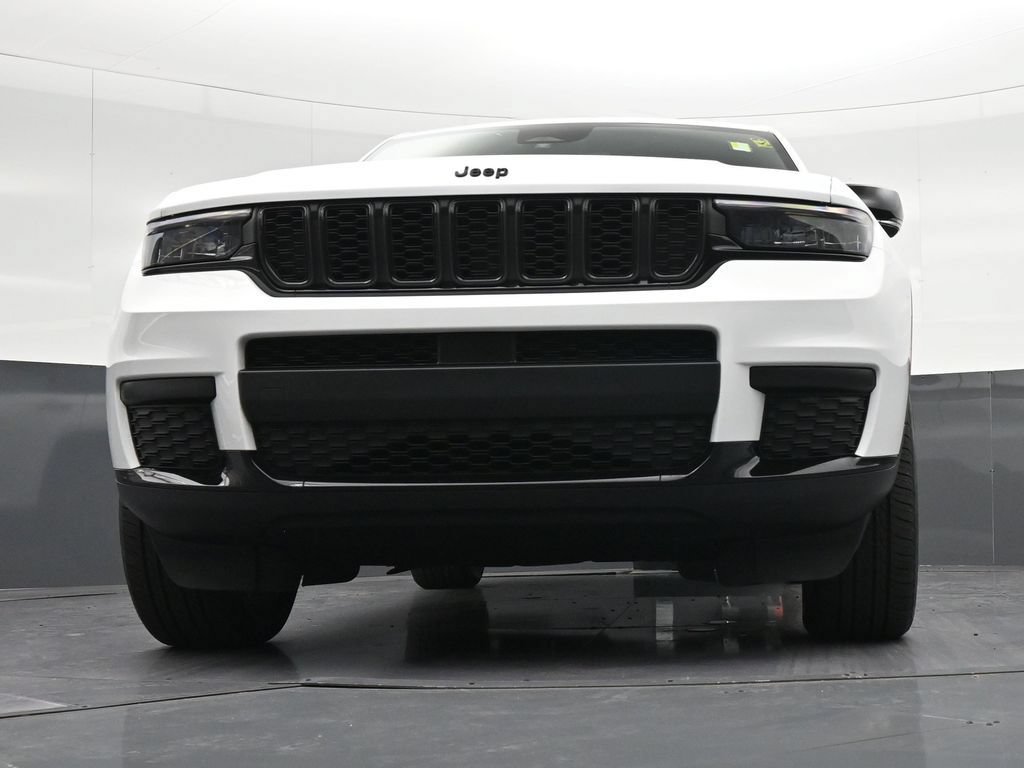 Used 2023 Jeep Grand Cherokee L Laredo AWD/4WD image 21