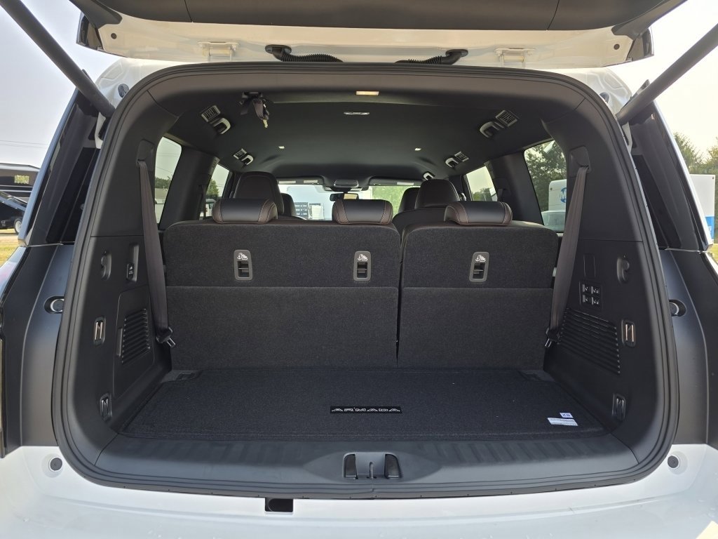 New 2025 Nissan Armada SL w/ Captain's Chari Seat Package image 11