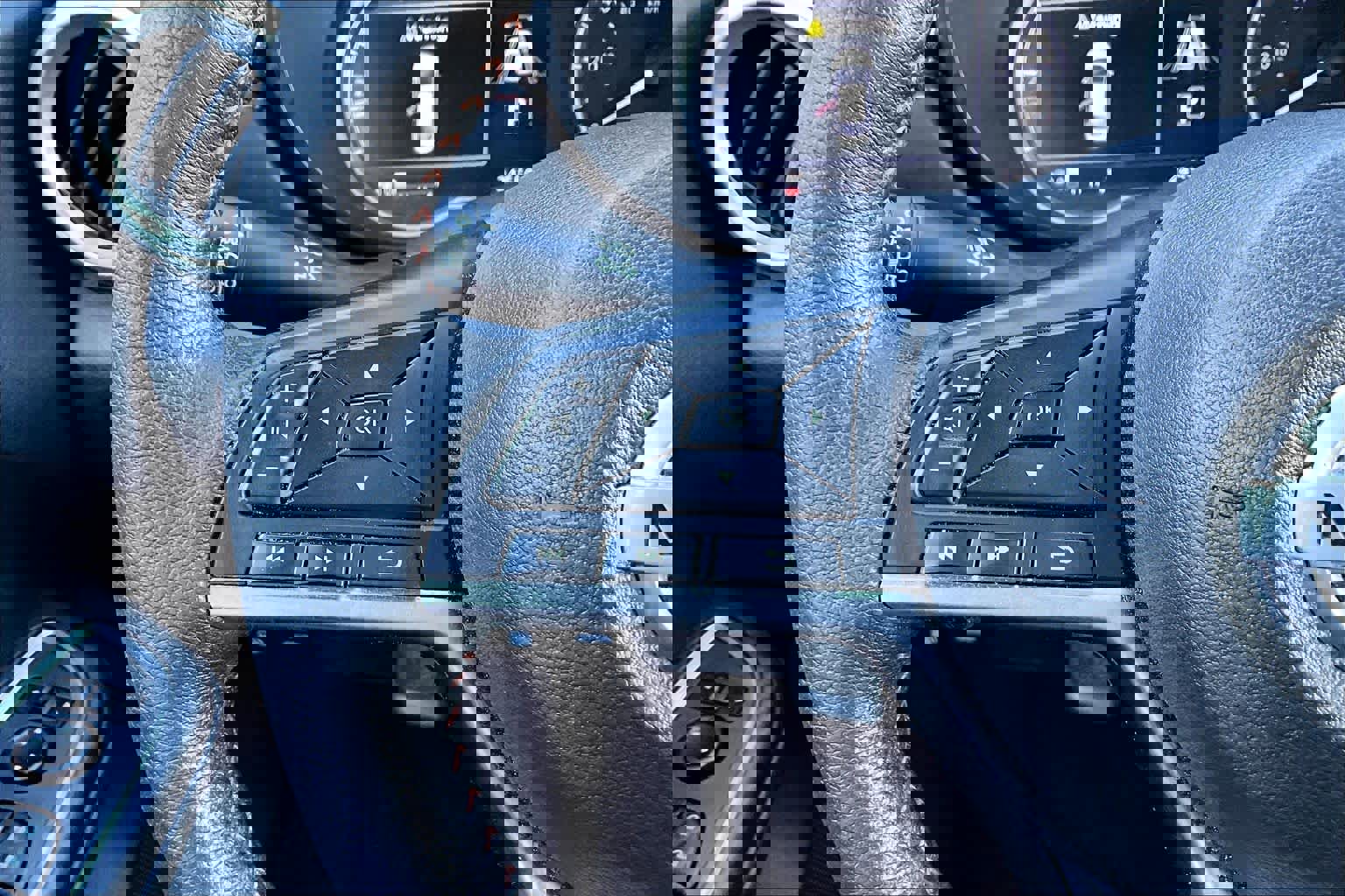 Used 2022 Nissan Versa SR w/ Trunk Package image 22