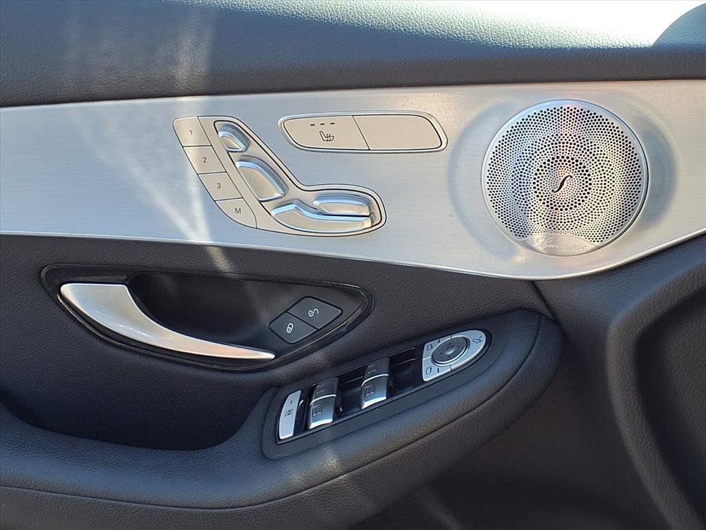 Used 2019 Mercedes-Benz GLC 300 4MATIC image 17