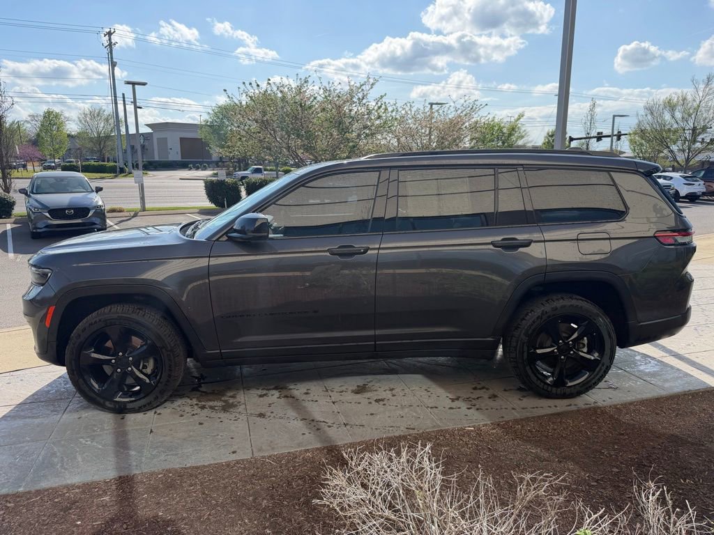 Used 2023 Jeep Grand Cherokee L Laredo image 6