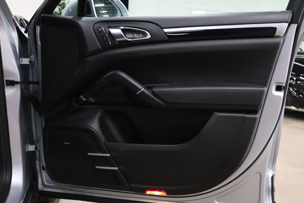 Used 2017 Porsche Cayenne S Platinum image 22