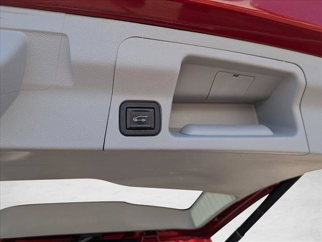 Used 2022 GMC Acadia SLE w/ Driver Convenience Package FWD image 7