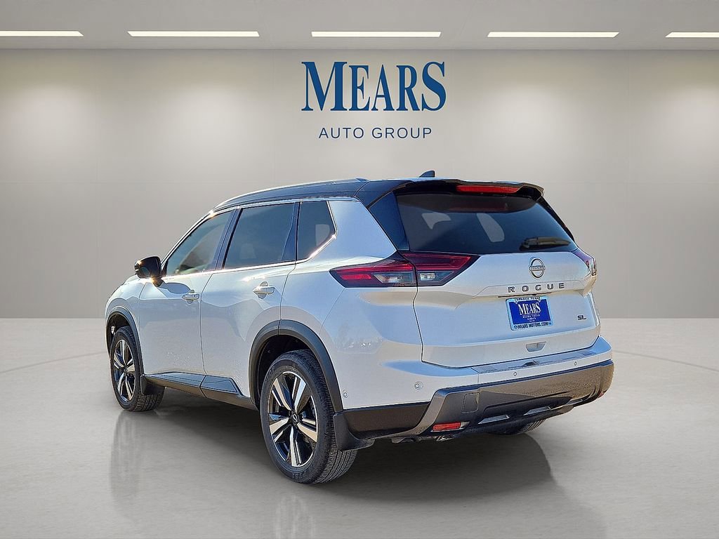 Used 2024 Nissan Rogue SL w/ SL Premium Package image 3