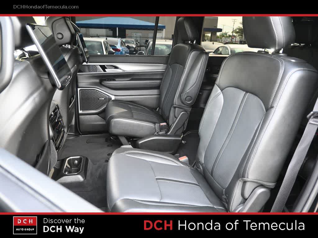 Used 2025 Jeep Wagoneer L Series II w/ Convenience Group I AWD/4WD image 19