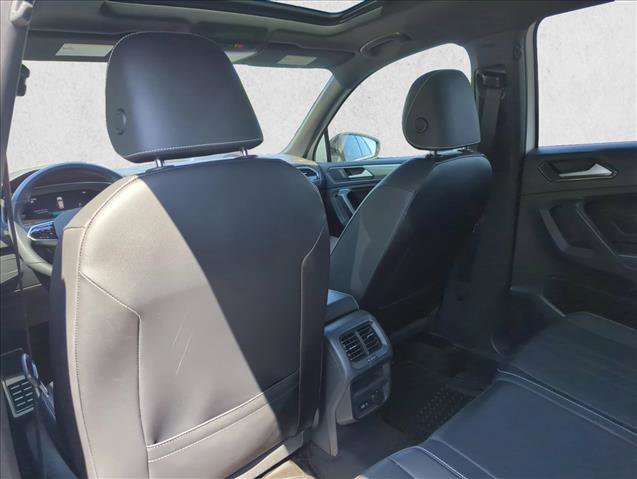 Used 2022 Volkswagen Tiguan SE R-Line FWD image 18