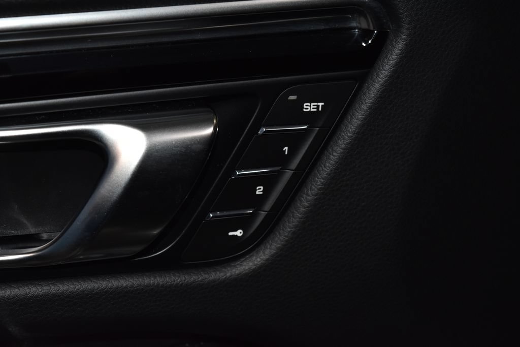 Certified 2026 Porsche Macan AWD/4WD image 7