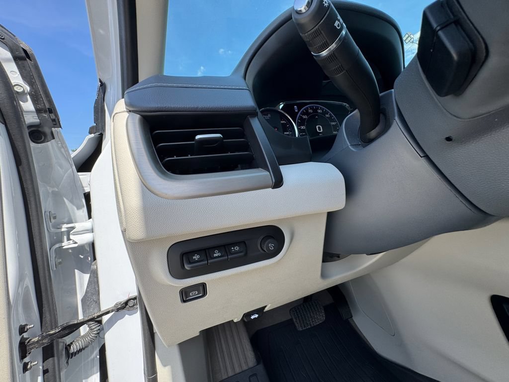 Used 2024 GMC Terrain Denali w/ Denali Premium Package AWD/4WD image 25