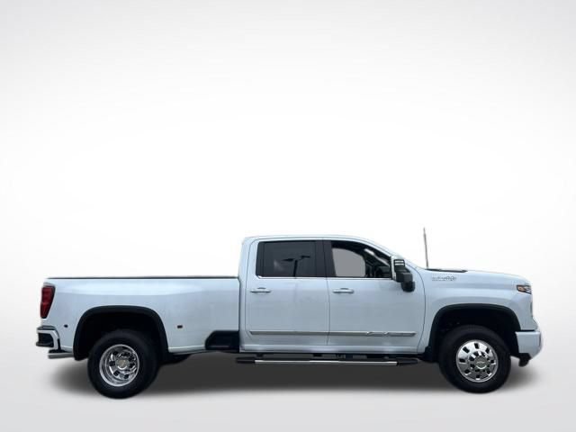 New 2026 Chevrolet Silverado 3500 High Country w/ Technology Package AWD/4WD image 16