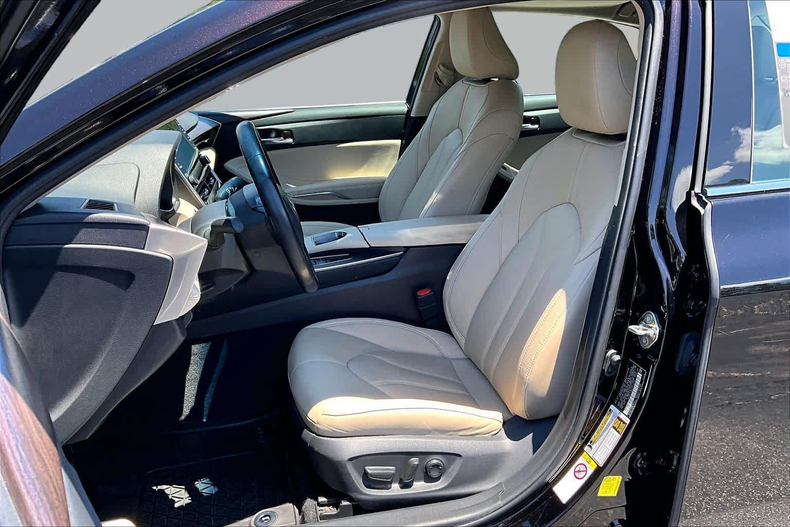 Used 2019 Toyota Avalon XLE w/ Moonroof Package FWD image 8