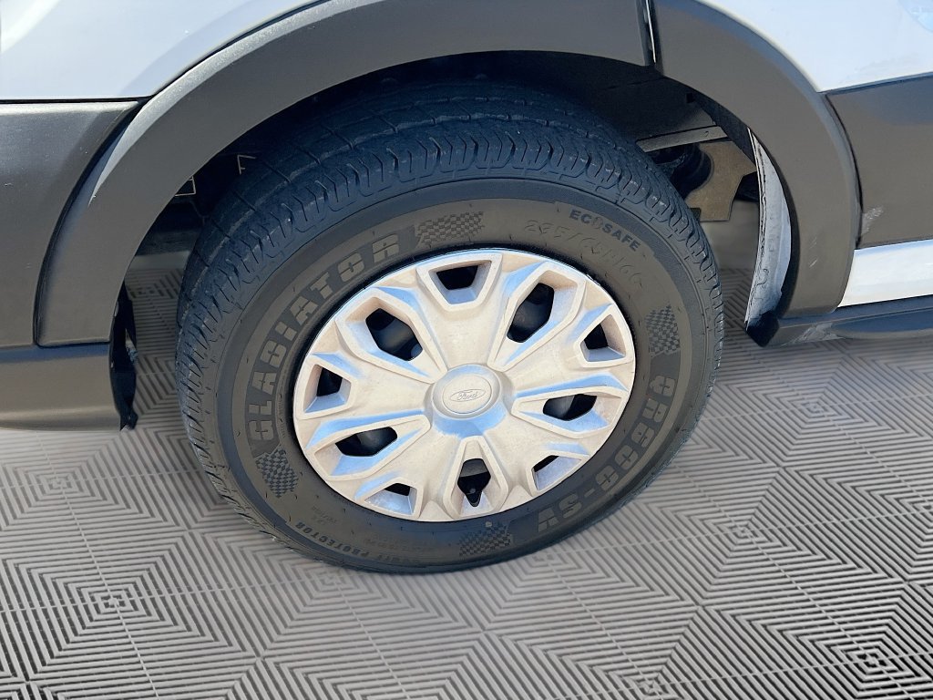 Used 2023 Ford E-Transit Medium Roof RWD image 30