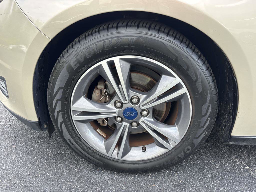 Used 2018 Ford Focus SE w/ SE Appearance Package image 6