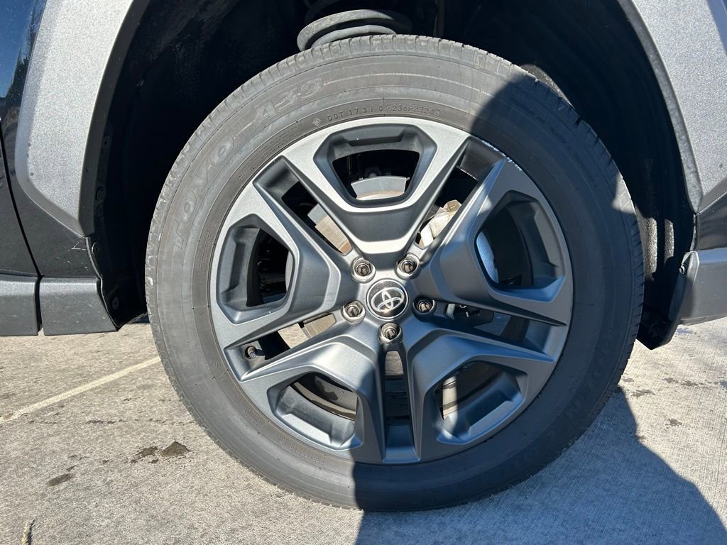 Used 2024 Toyota RAV4 Adventure image 33