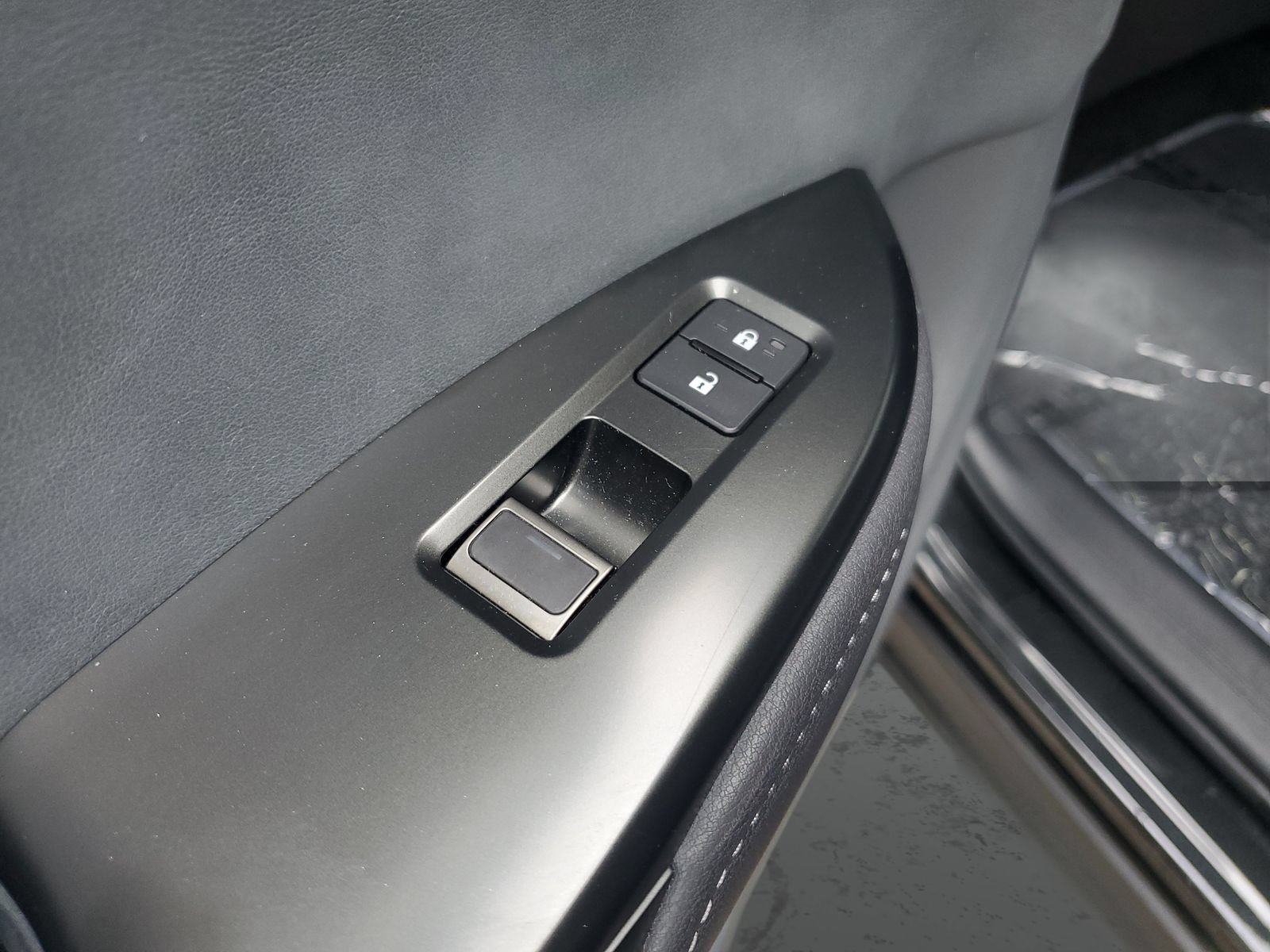 Used 2024 Lexus RZ 300e Premium w/ Accessory Package (Z1) FWD image 15