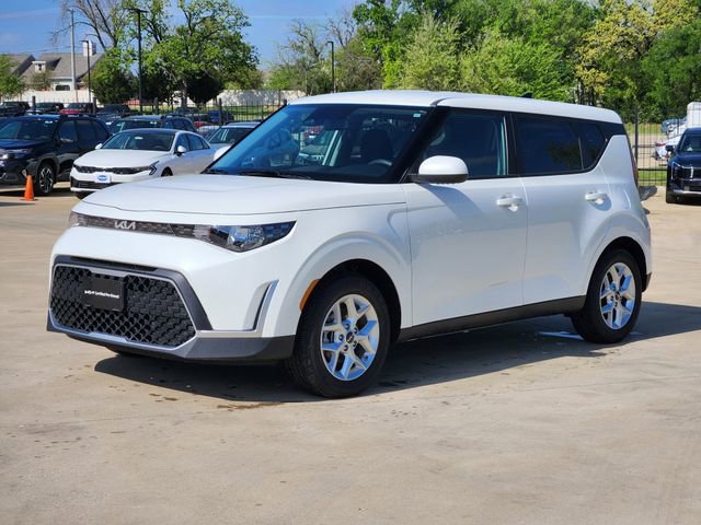 Certified 2025 Kia Soul LX FWD image 3