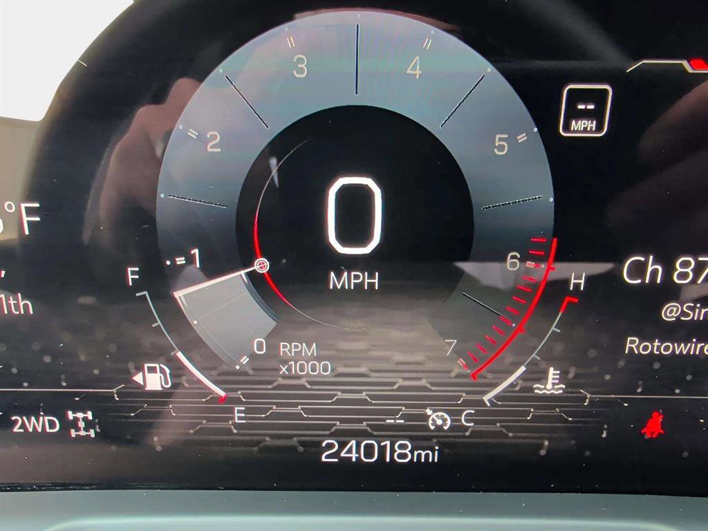 Used 2025 GMC Acadia Elevation image 11