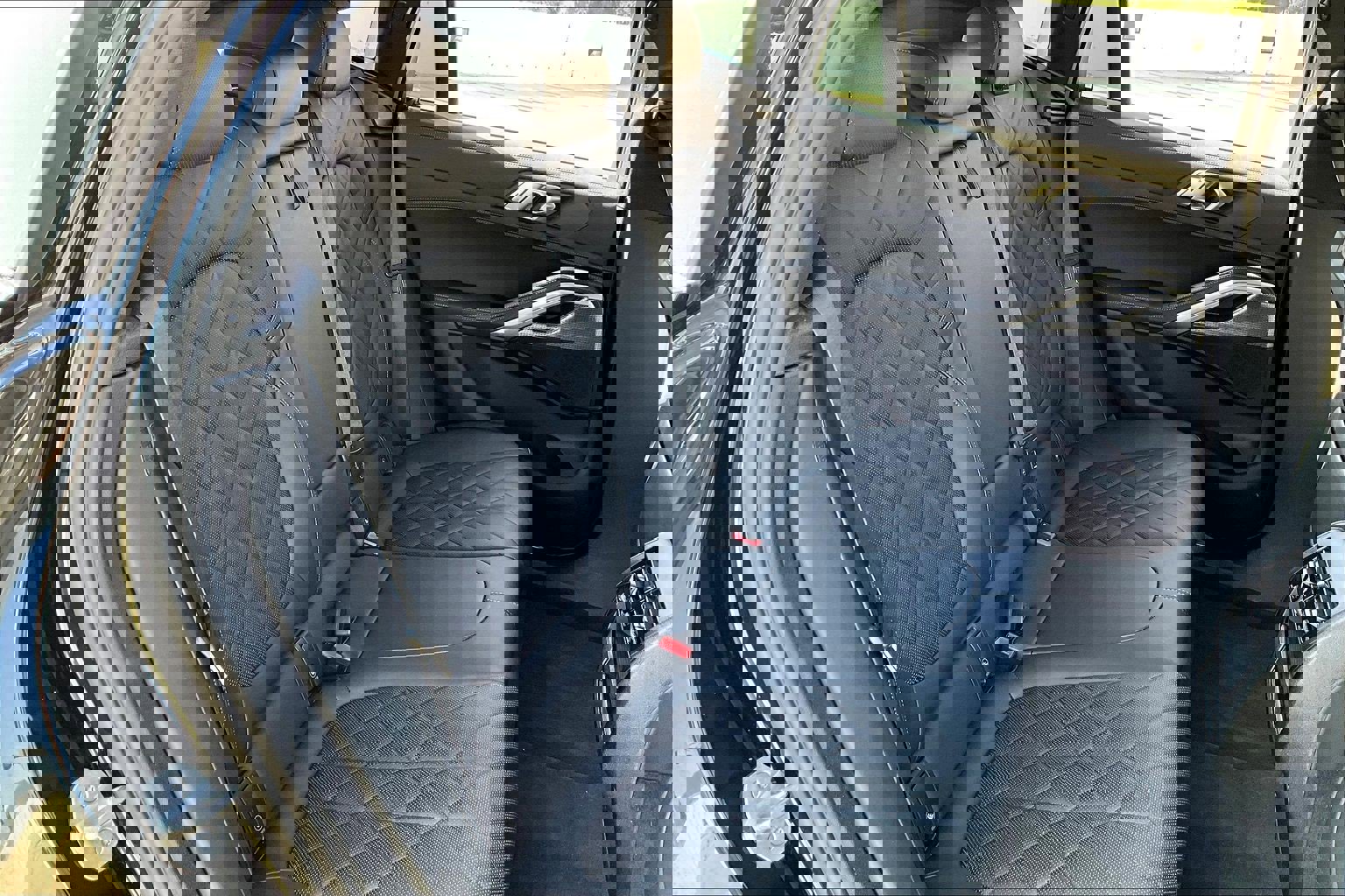 Used 2023 BMW X6 xDrive40i w/ M Sport Package image 21