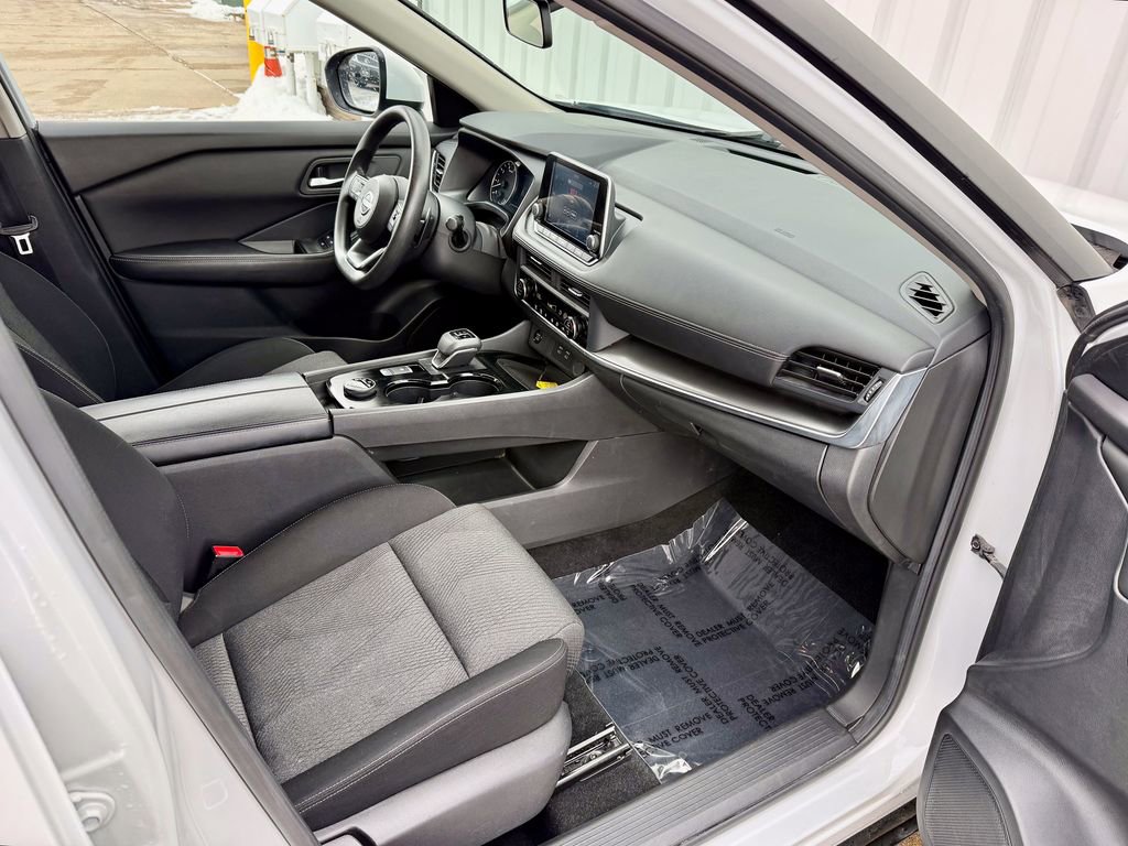 Used 2024 Nissan Rogue SV image 19