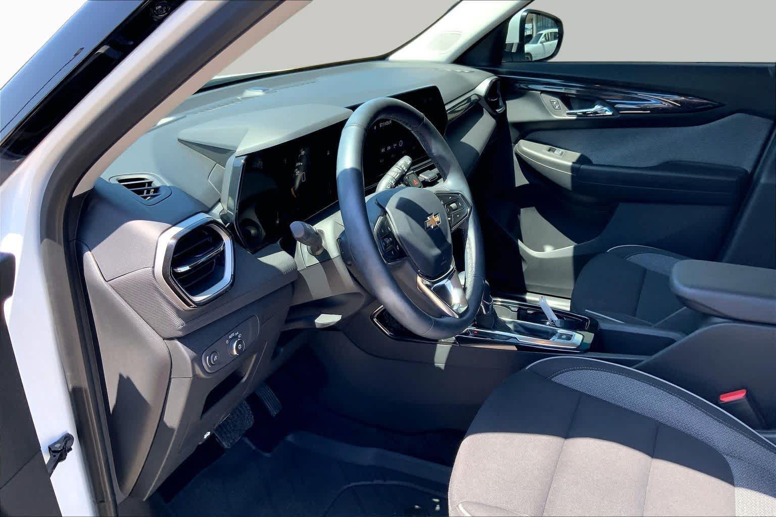 Used 2026 Chevrolet TrailBlazer LT w/ Convenience Package FWD image 18
