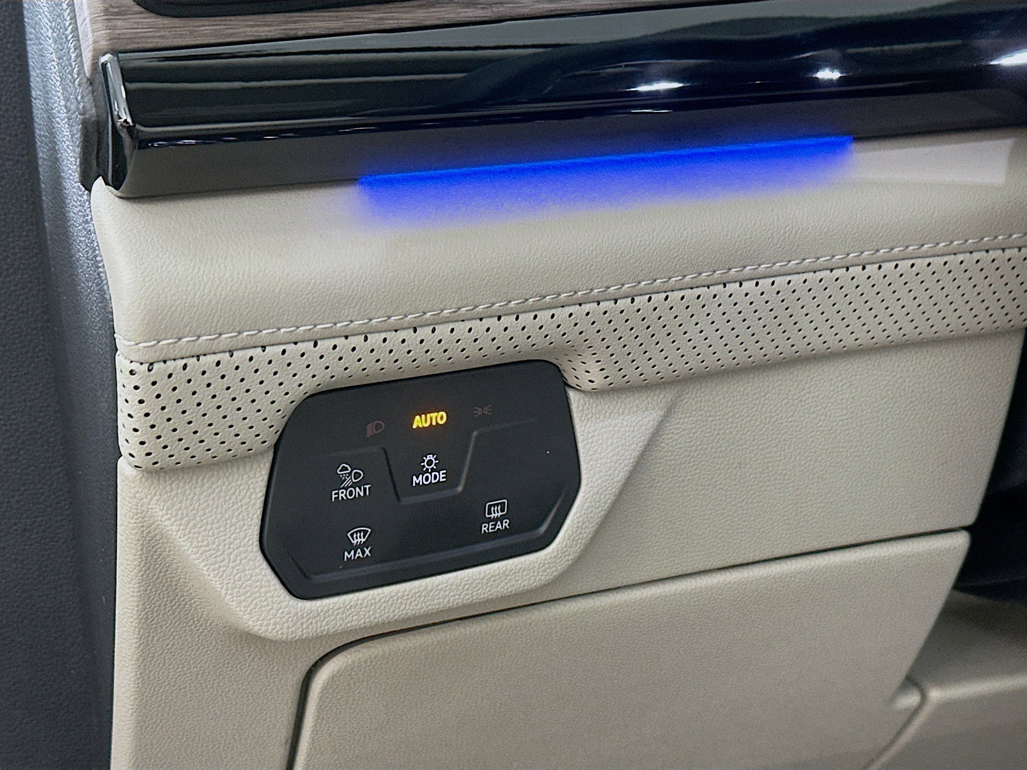 Certified 2025 Volkswagen Atlas SEL Premium R-Line image 10