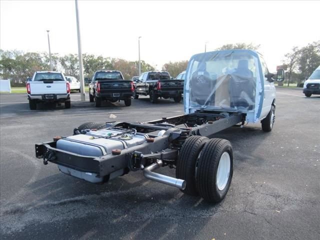 New 2024 Ford E-450 and Econoline 450 Super Duty w/ Power Windows & Locks Group RWD image 6