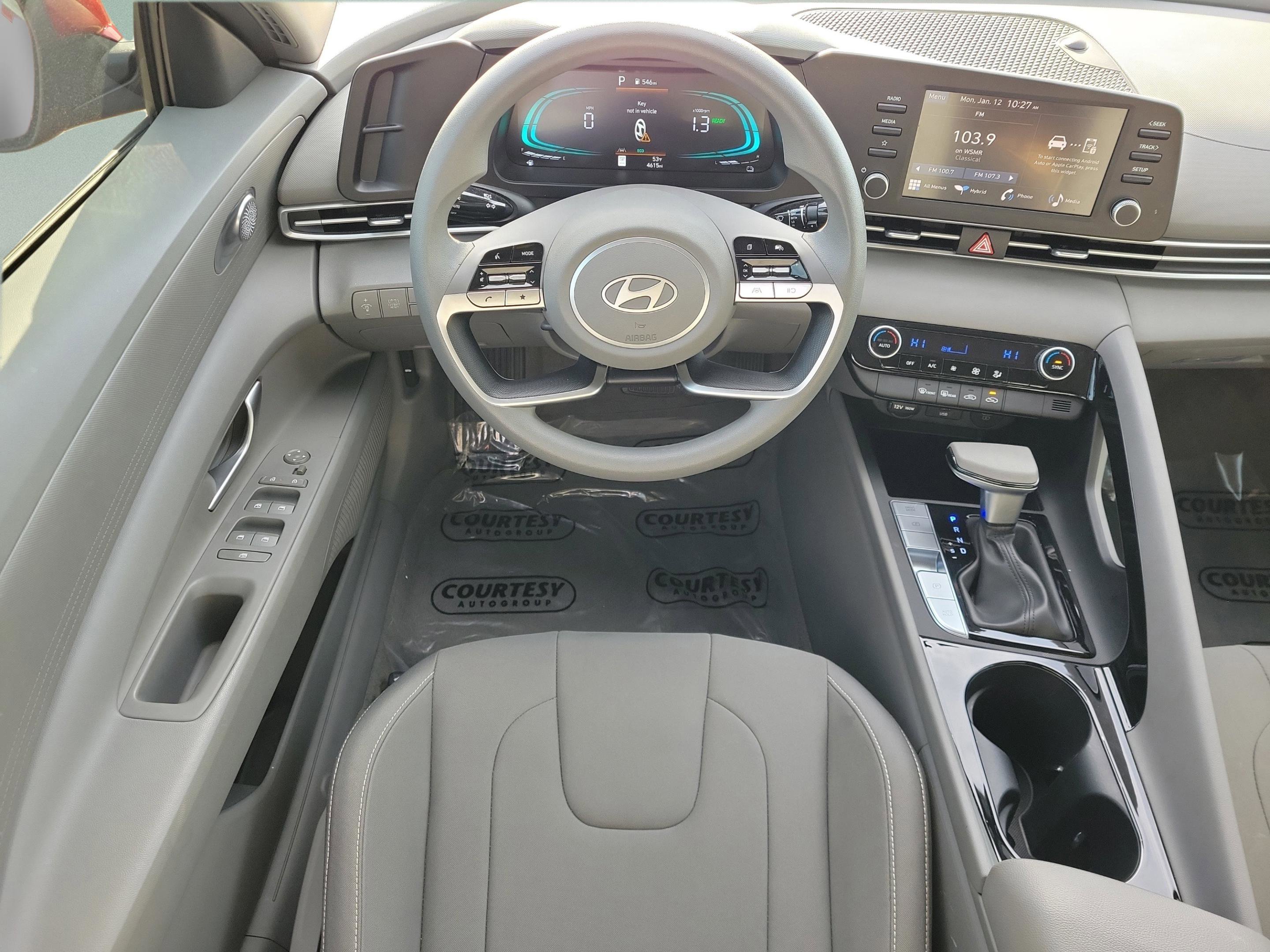 Used 2025 Hyundai Elantra Blue image 9