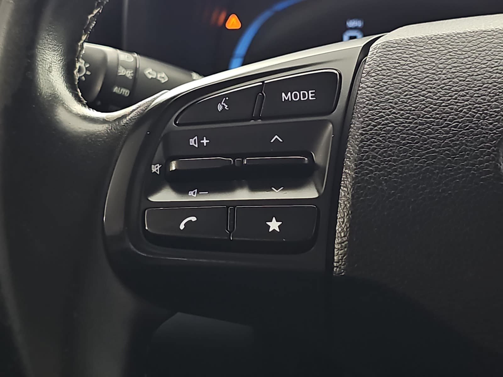 Used 2024 Hyundai Venue Limited FWD image 16