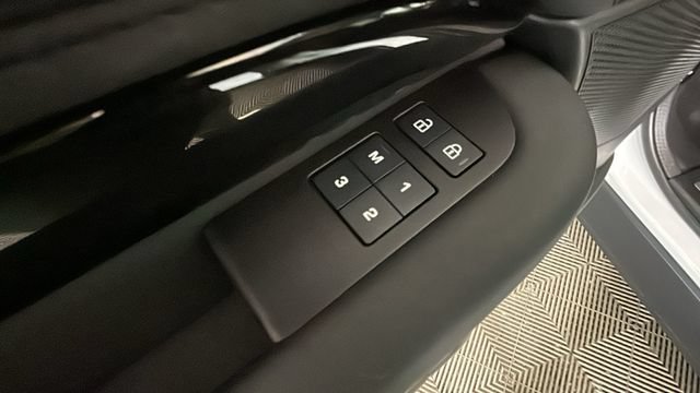 Used 2024 Land Rover Discovery S AWD/4WD image 10