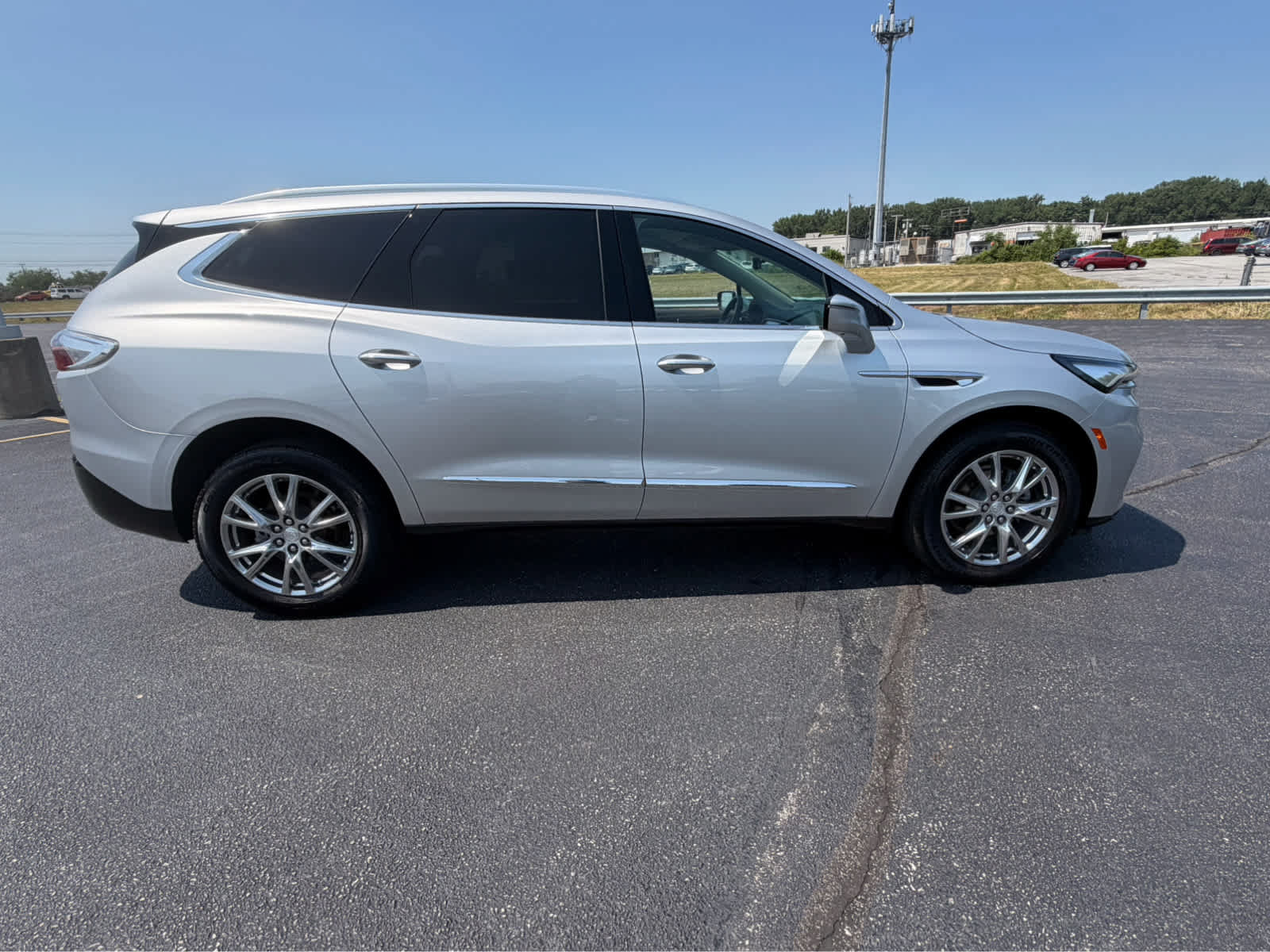 Used 2022 Buick Enclave Premium w/ Surround and Sites Package AWD/4WD image 11