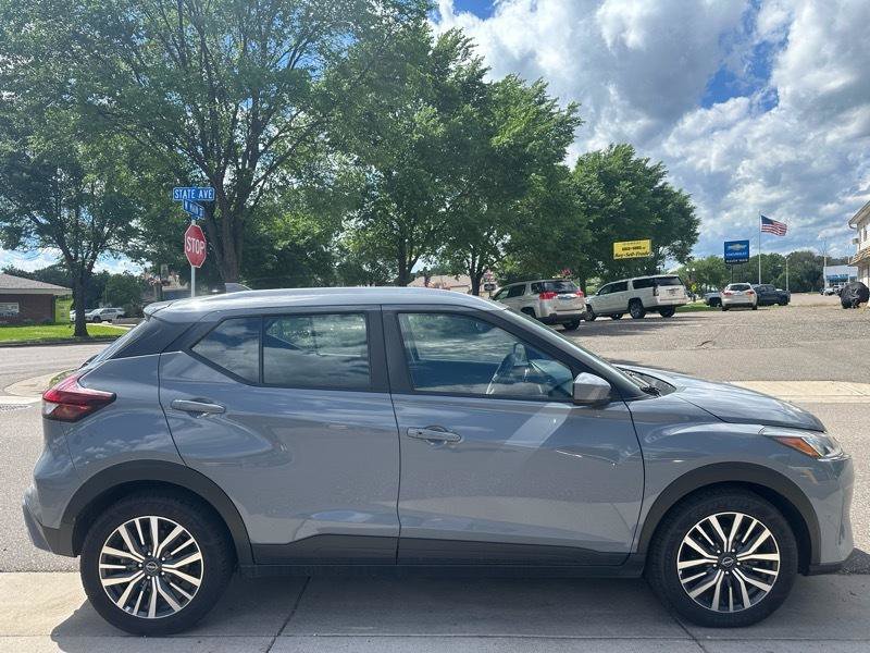 Used 2023 Nissan Kicks SV FWD image 4