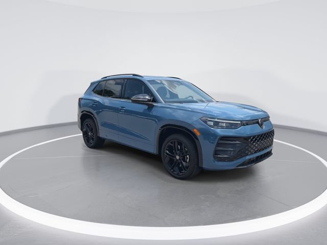 Used 2025 Volkswagen Tiguan SE R-Line AWD/4WD image 2