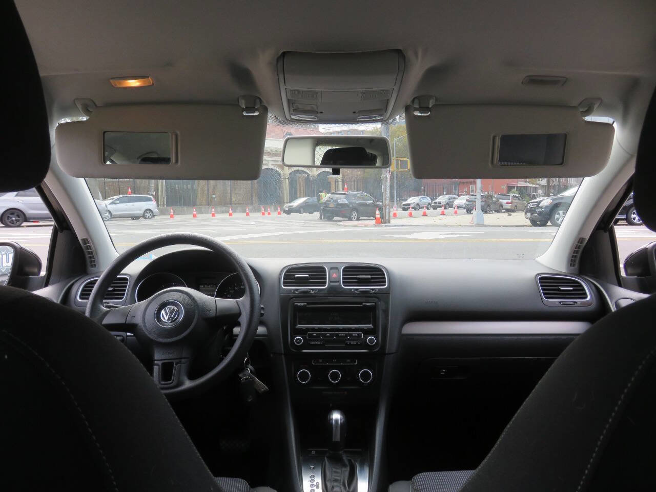 Used 2014 Volkswagen Golf 4-Door image 12